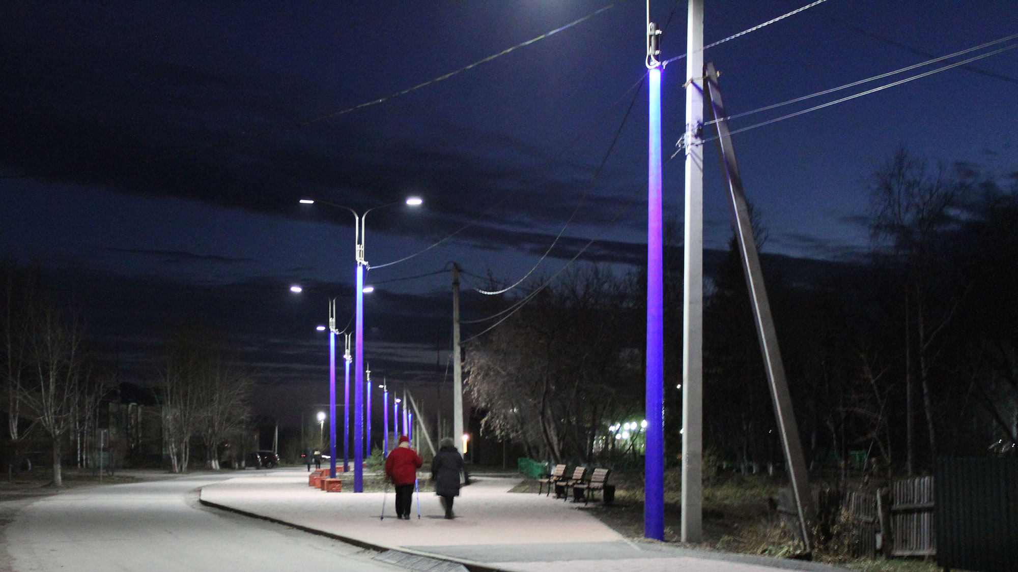 Поставка светящихся опор и светильников в город Чулым