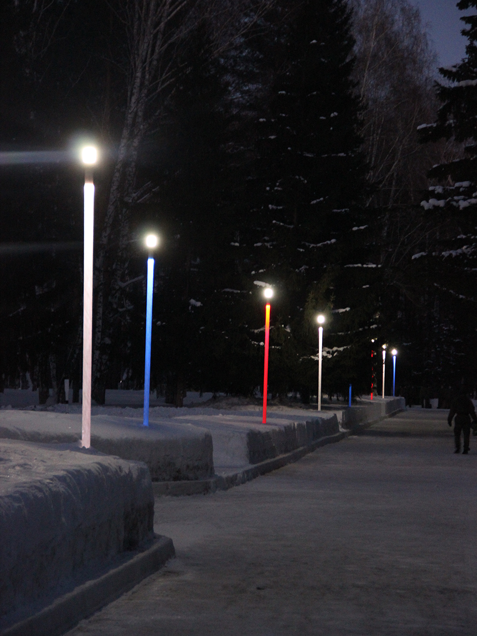 Светящиеся RGB опоры для военного училища г. Новосибирск
