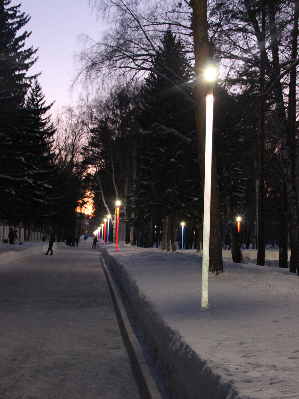 Светящиеся RGB опоры для военного училища г. Новосибирск